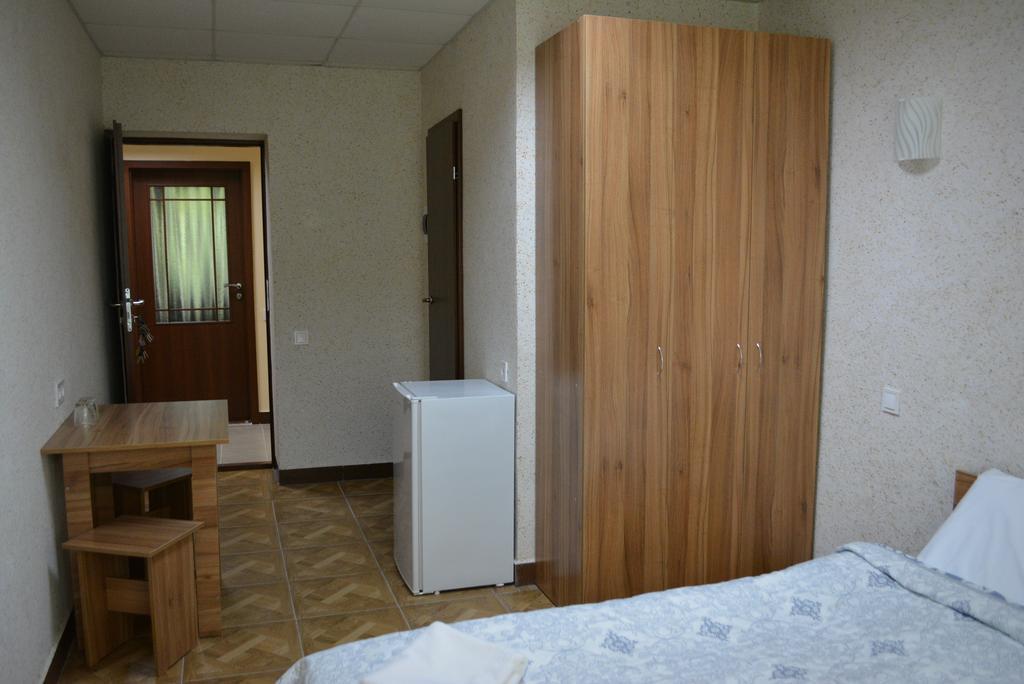 Hotel Zelenyi Kampus Odesa Exterior foto