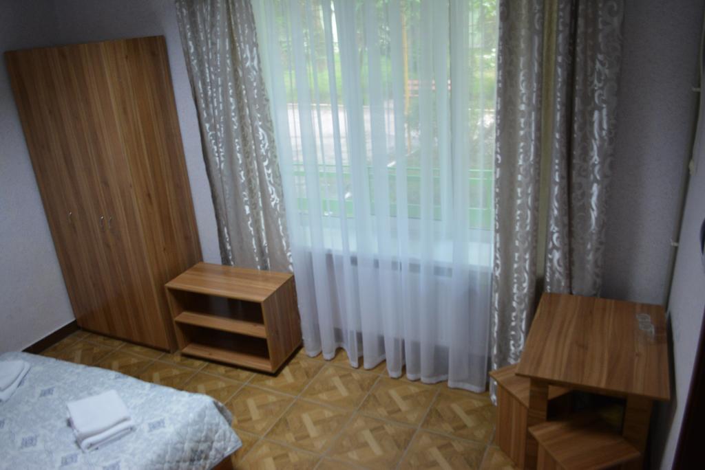Hotel Zelenyi Kampus Odesa Exterior foto