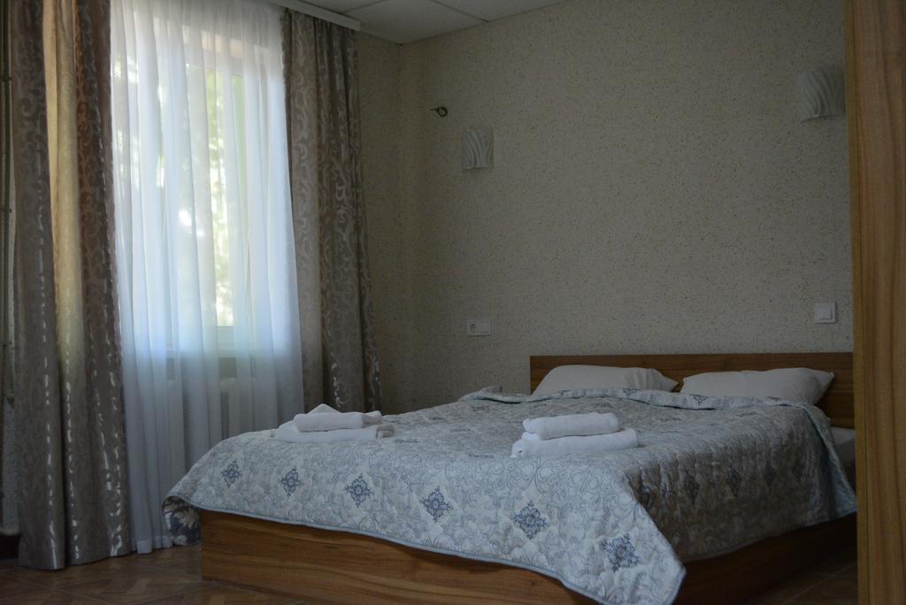 Hotel Zelenyi Kampus Odesa Exterior foto