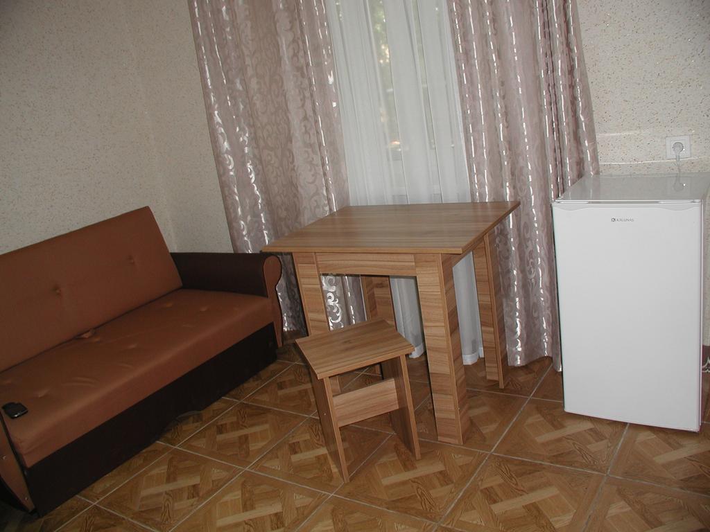 Hotel Zelenyi Kampus Odesa Exterior foto
