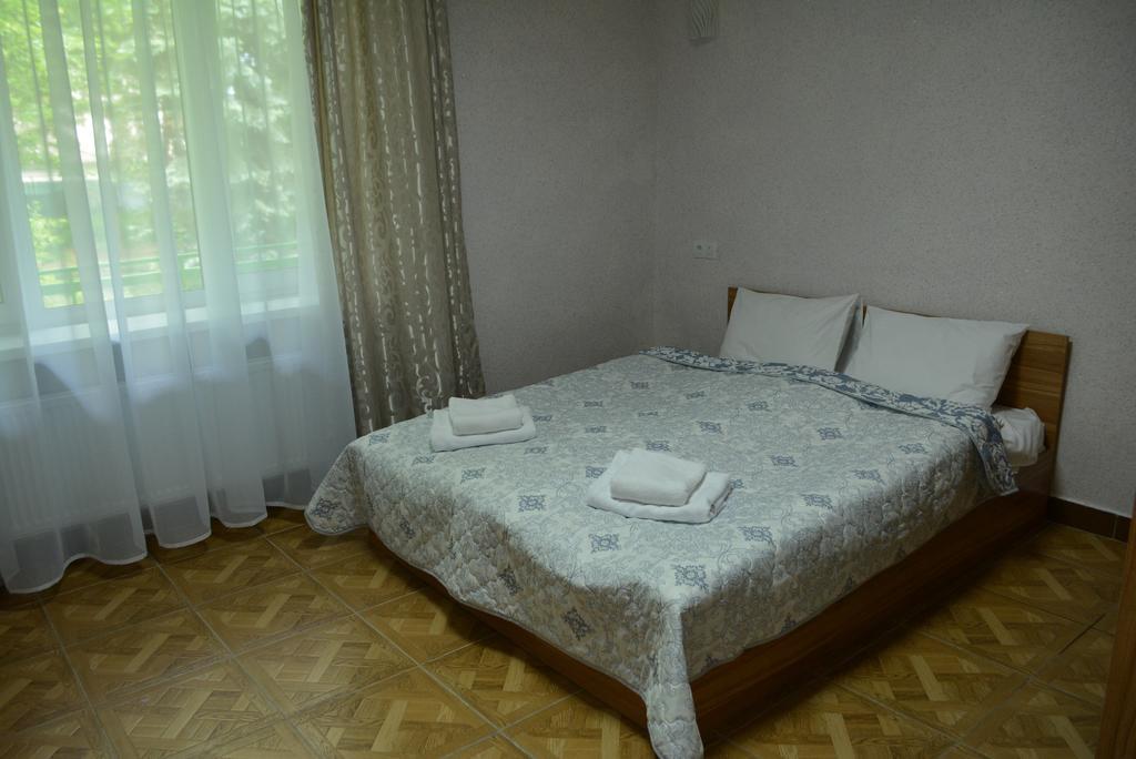 Hotel Zelenyi Kampus Odesa Exterior foto